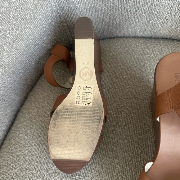 MICHAEL KORS PEGGY WEDGE LUGGAGE OPEN TOE ANKLE STRAP SANDAL SHOES size 10 - Picture 4 of 5